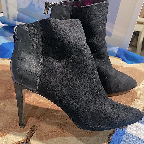 Express faux suede/leather ankle boots - Picture 10 of 12